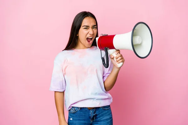 Wanita Asia Muda Yang Memegang Megafon Terisolasi Dengan Latar Belakang — Stok Foto