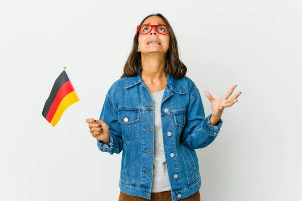 Jonge Latijnse Vrouw Met Een Duitse Vlag Geïsoleerd Witte Achtergrond — Stockfoto