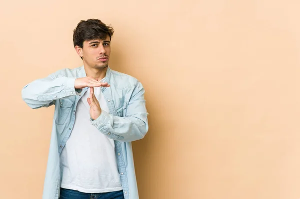 Jonge Coole Man Met Een Time Out Gebaar — Stockfoto