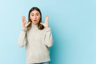 Kafkasyalı genç bir kadının bir fikri, ilham konsepti var.