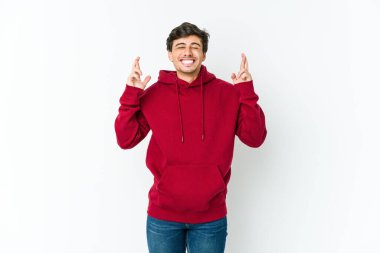 Genç havalı adam şans diliyor.