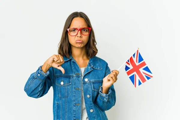 여성은 엄지손가락을 아래로 실망적 개념을 배경에 국기를 있습니다 — 스톡 사진
