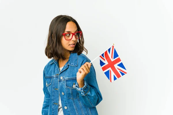 Jonge Latijnse Vrouw Met Een Engelse Vlag Geïsoleerd Witte Achtergrond — Stockfoto