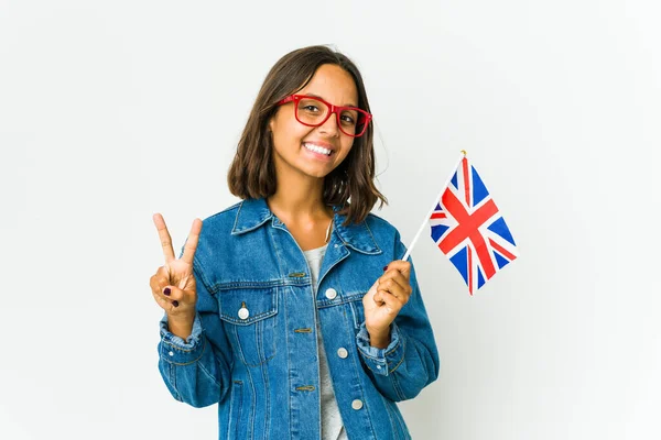 Młoda Latynoska Kobieta Trzymająca Angielską Flagę Białym Tle Radosna Beztroska — Zdjęcie stockowe