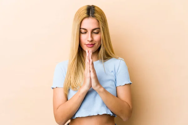Young Blonde Caucasian Woman Holding Hands Pray Mouth Feels Confident — Stock Photo, Image