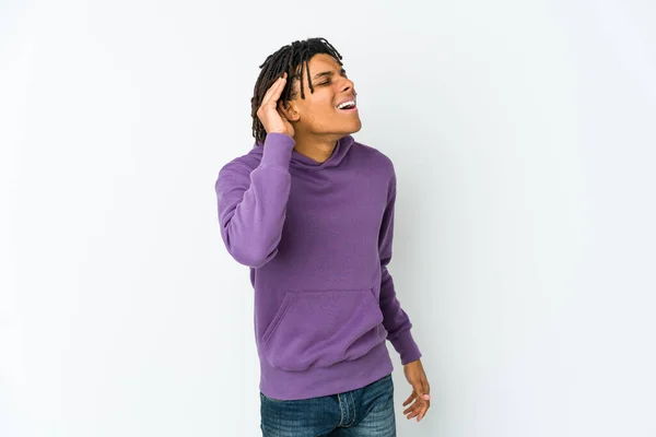 Jovem Afro Americano Rasta Homem Tentando Ouvir Uma Fofoca — Fotografia de Stock