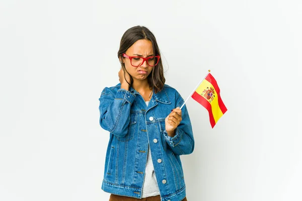 Молодая Испанка Флагом Белом Фоне Страдает Боли Шее Сидячего Образа — стоковое фото