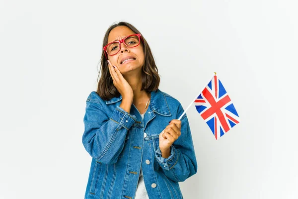 Junge Lateinische Frau Mit Einer Englischen Flagge Auf Weißem Hintergrund — Stockfoto