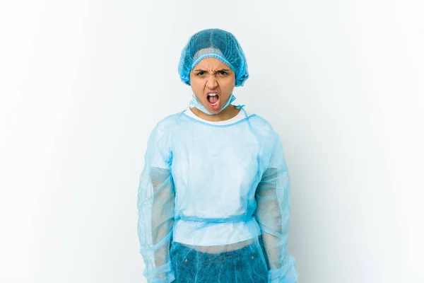 Young Surgeon Latin Woman Isolated White Background Screaming Very Angry — Stock Photo, Image