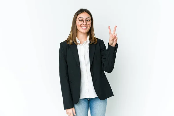 Joven Mujer Negocios Caucásica Mostrando Signo Victoria Sonriendo Ampliamente —  Fotos de Stock