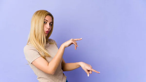 Young Blonde Caucasian Woman Pointing Forefingers Copy Space Expressing Excitement — Stock Photo, Image