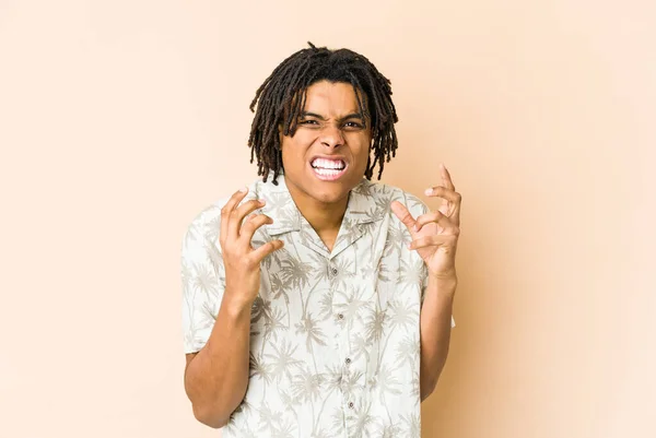 Jovem Afro Americano Rasta Homem Chateado Gritando Com Mãos Tensas — Fotografia de Stock