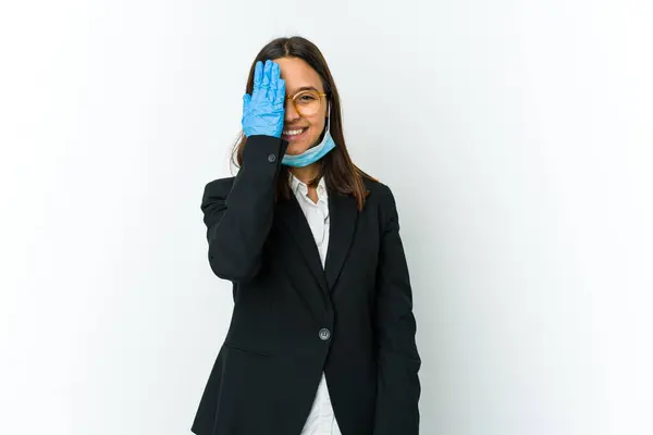 Unga Företag Latin Kvinna Bär Mask För Att Skydda Från — Stockfoto