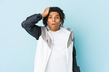 Genç Afro-Amerikan sporcu şoka uğruyor..