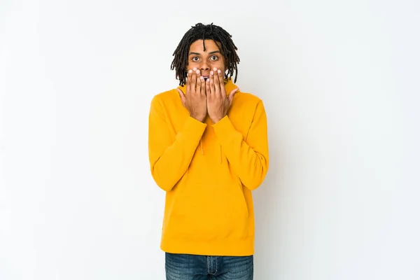 Ung Afrikansk Amerikansk Rasta Man Chockad Täcker Munnen Med Händerna — Stockfoto