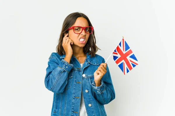 Jonge Latijnse Vrouw Met Een Engelse Vlag Geïsoleerd Witte Achtergrond — Stockfoto
