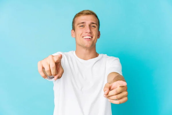 Young Caucasian Handsome Man Cheerful Smiles Pointing Front — Stock Photo, Image