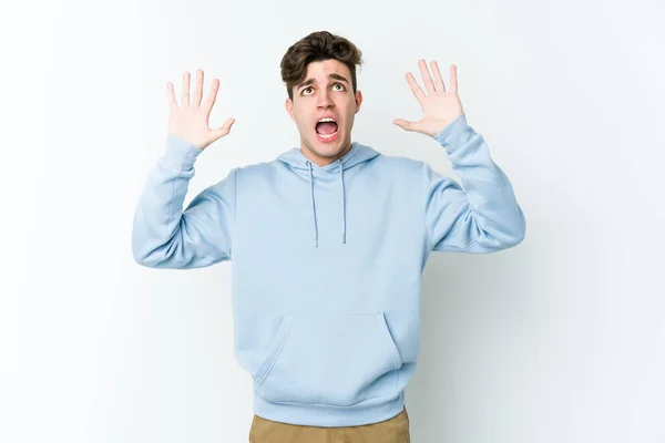 Young Caucasian Man Isolated White Background Screaming Sky Looking Frustrated — Stock Photo, Image