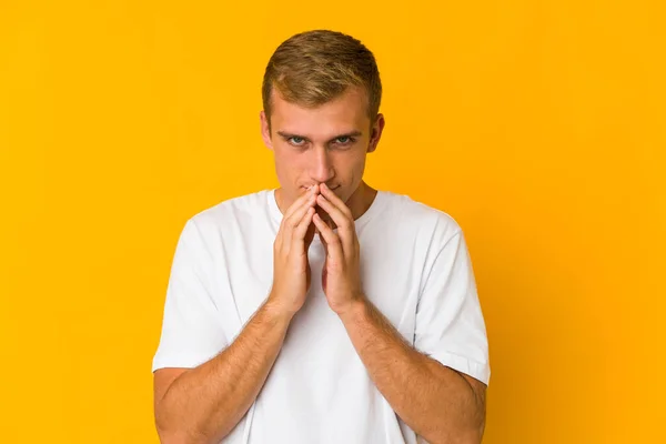 Young Caucasian Handsome Man Making Plan Mind Setting Idea — Stock Photo, Image