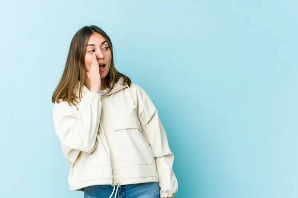 Ung Kaukasiska Kvinna Blir Chockad Grund Något Hon Har Sett — Stockfoto