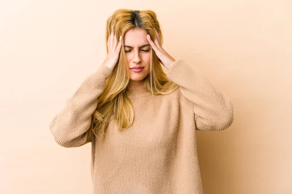 Ung Blond Kaukasiska Kvinna Röra Tempel Och Har Huvudvärk — Stockfoto