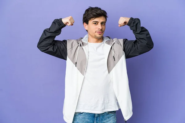 Ung Cool Man Visar Styrka Gest Med Armar Symbol För — Stockfoto