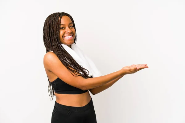 Genç Afro Amerikan Spor Kadını Avucunun Içinde Bir Fotokopi Alanı — Stok fotoğraf