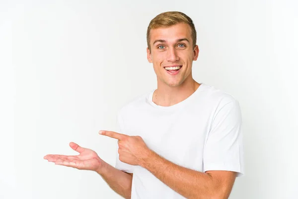 Junge Kaukasische Schöner Mann Aufgeregt Hält Eine Kopie Raum Auf — Stockfoto