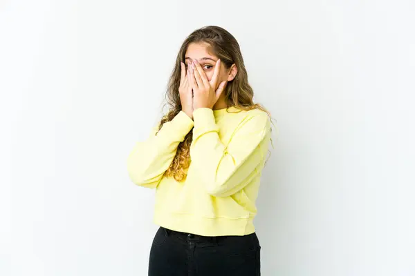 Jonge Blanke Vrouw Knipperen Door Vingers Bang Nerveus — Stockfoto