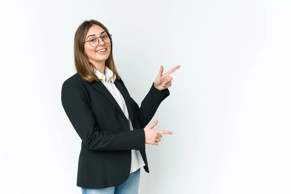 Joven Mujer Negocios Caucásica Emocionada Señalando Con Los Antepasados Distancia —  Fotos de Stock