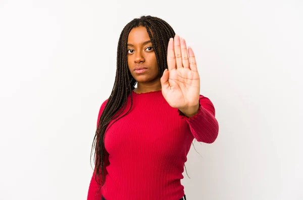 Junge Afrikanisch Amerikanische Frau Isoliert Stehend Mit Ausgestreckter Hand Die — Stockfoto