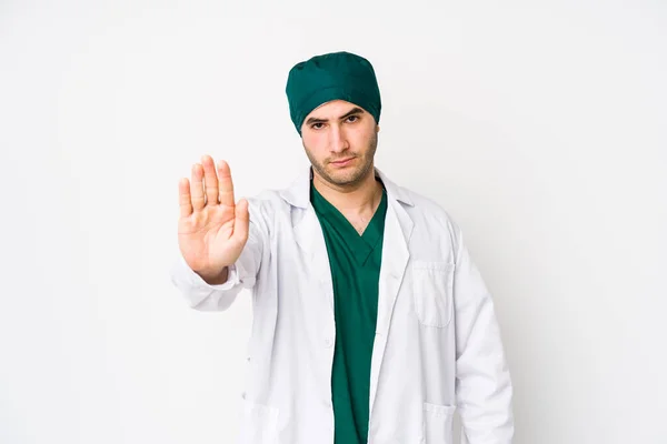 Ung Kirurg Man Isolerad Vit Bakgrund Står Med Utsträckt Hand — Stockfoto