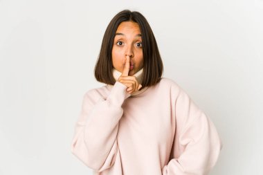 Yaka takan genç İspanyol kadın ya sır saklıyor ya da sessizlik istiyor..