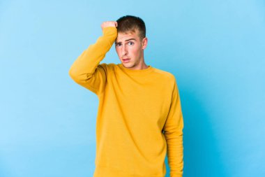 Kafkasyalı yakışıklı genç adam şoka uğruyor, önemli bir görüşme hatırladı..