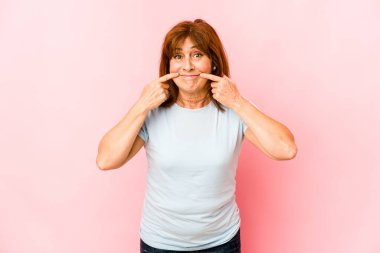 Kafkasyalı üst düzey kadın iki seçenek arasında şüphe içinde..