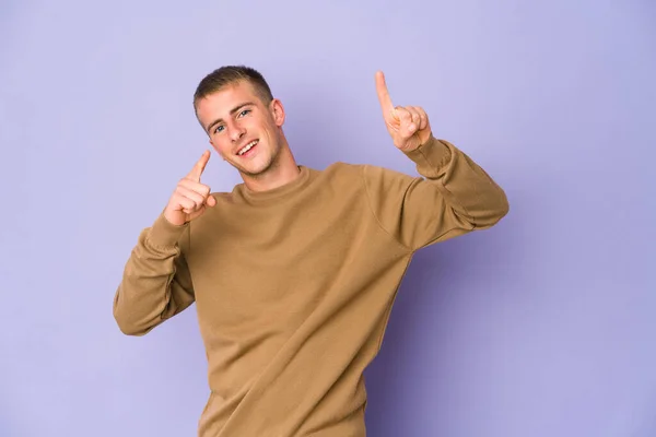 Jovem Branco Bonito Homem Dançando Divertindo — Fotografia de Stock