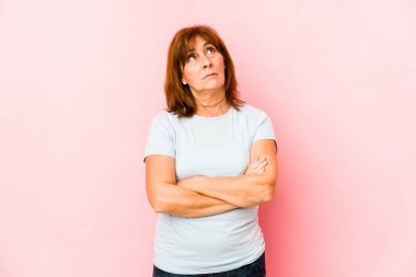 Kafkasyalı kıdemli kadın sürekli tekrarlanan bir görevden yoruldu..