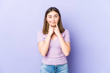 Kafkasyalı genç bir kadın iki seçenek arasında şüpheye düşüyor.