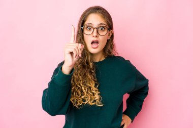 Kafkasyalı genç bir kadının bir fikri, ilham konsepti var.