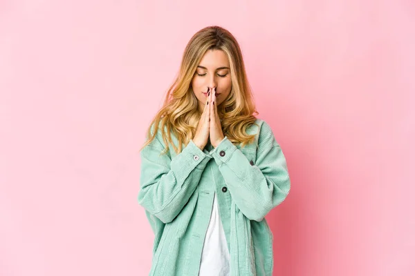 Young Caucasian Blonde Woman Holding Hands Pray Mouth Feels Confident — Stock Photo, Image