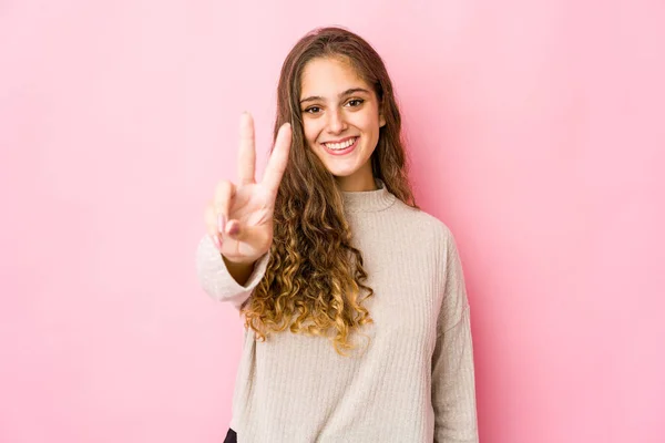 Young Caucasian Woman Showing Victory Sign Smiling Broadly — Stock Photo, Image