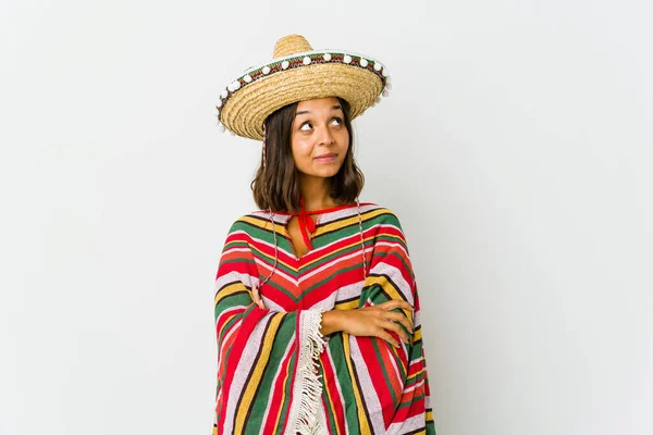 Joven Mexicana Aislada Sobre Fondo Blanco Sonriendo Confiada Con Los — Foto de Stock