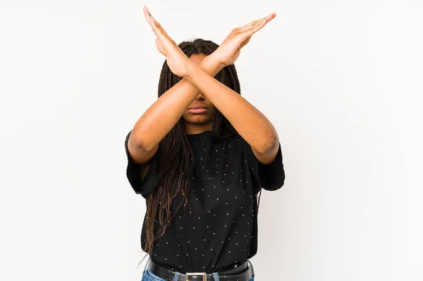 Mladý Africký Američan Žena Izolovaný Bílém Pozadí Udržet Dvě Ruce — Stock fotografie