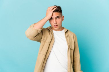 Kafkasyalı yakışıklı genç adam şokta, önemli bir buluşmayı hatırladı..