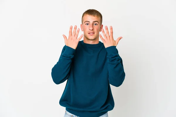 Νεαρός Καυκάσιος Όμορφος Άντρας Που Δείχνει Νούμερο Δέκα Χέρια — Φωτογραφία Αρχείου
