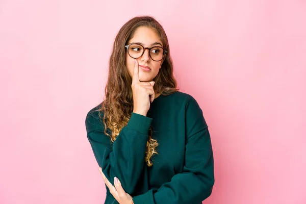 Mujer Caucásica Joven Contemplando Planeando Una Estrategia Pensando Camino Negocio —  Fotos de Stock