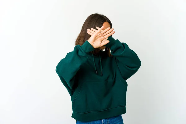 Jovem Mestiça Mantendo Dois Braços Cruzados Conceito Negação — Fotografia de Stock