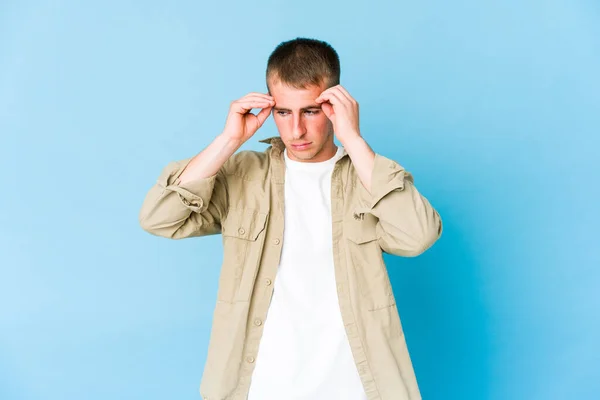 Joven Caucásico Guapo Hombre Tocando Templos Teniendo Dolor Cabeza — Foto de Stock