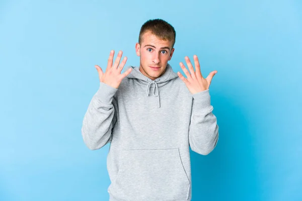 Ung Kaukasiska Stilig Man Visar Nummer Tio Med Händer — Stockfoto