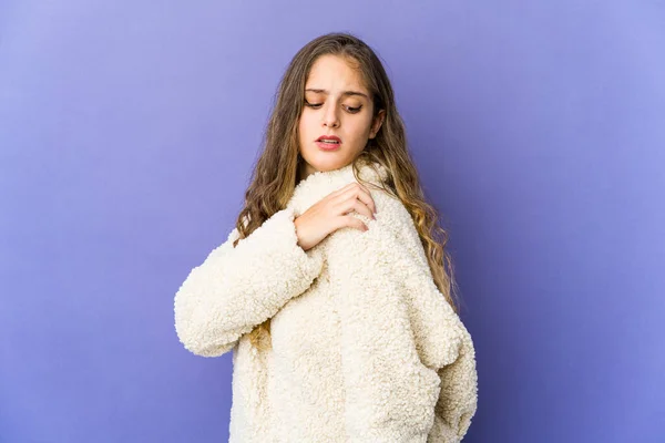 Giovane Donna Caucasica Carino Avere Dolore Alla Spalla — Foto Stock